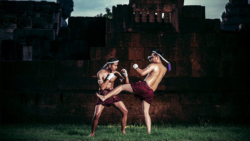 Linha do tempo com a evolução do Muay Thai, desde suas origens na Tailândia até os dias atuais.